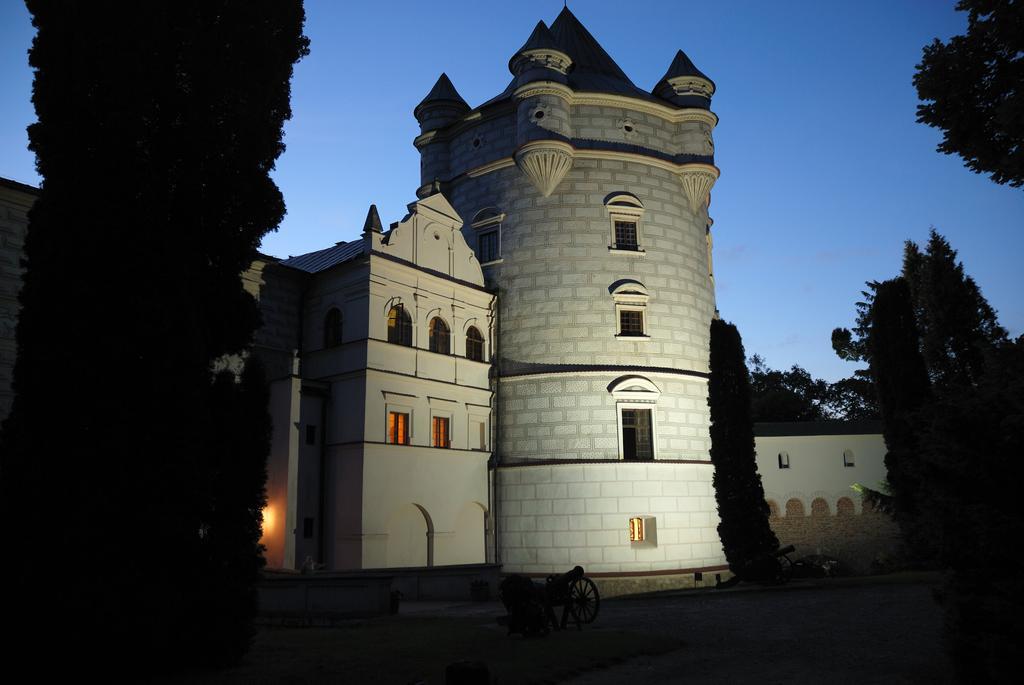 Zamek W Krasiczynie Hotel Екстериор снимка