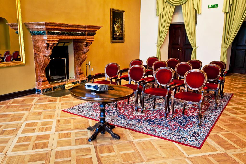 Zamek W Krasiczynie Hotel Екстериор снимка