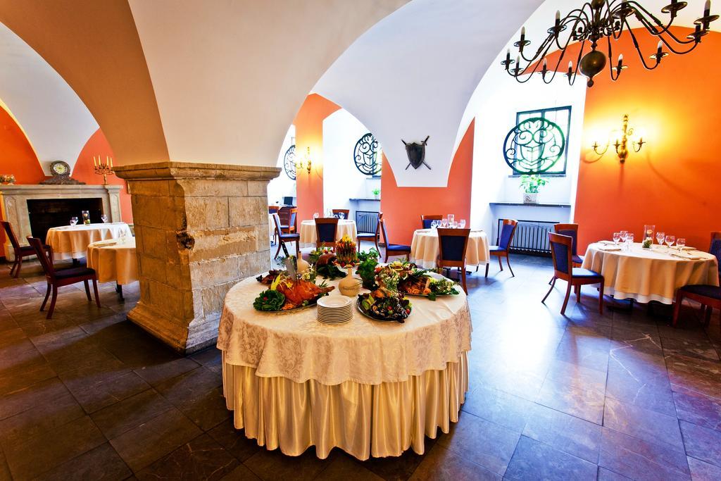 Zamek W Krasiczynie Hotel Екстериор снимка