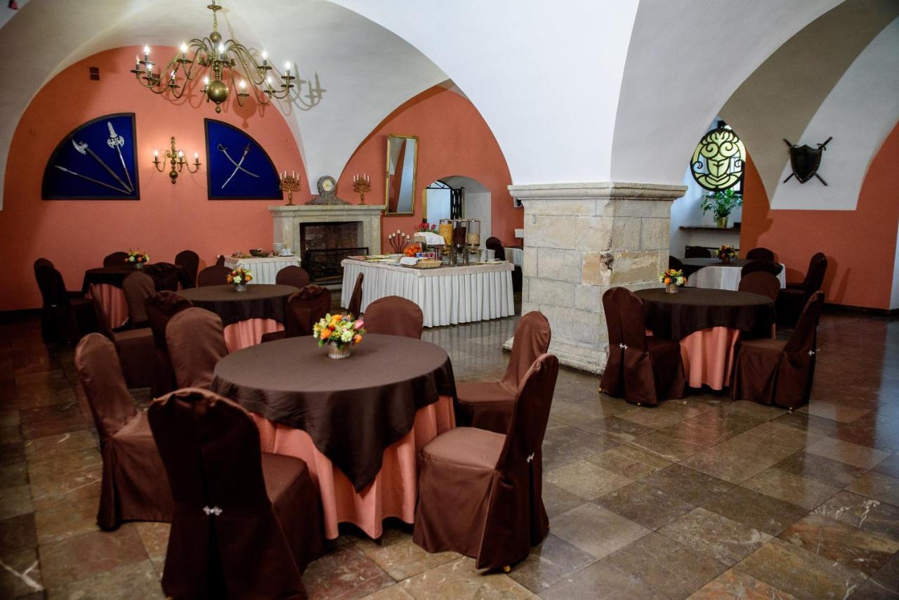 Zamek W Krasiczynie Hotel Екстериор снимка
