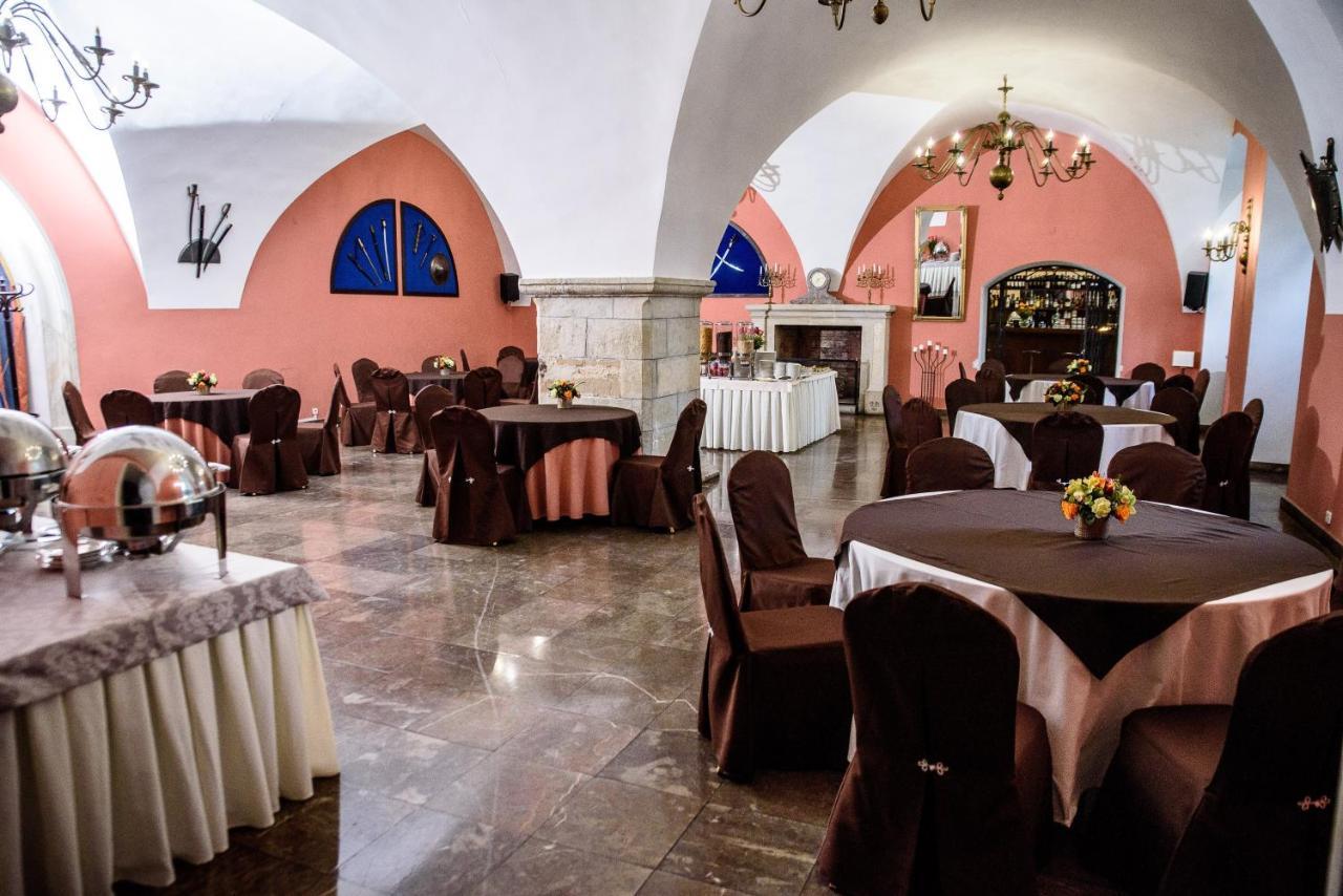 Zamek W Krasiczynie Hotel Екстериор снимка