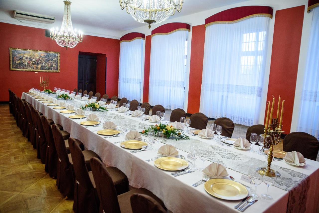 Zamek W Krasiczynie Hotel Екстериор снимка
